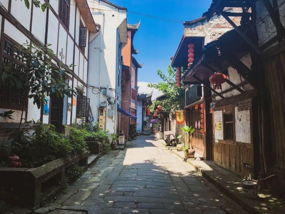 诺华家具盘中异动 股价大涨7.87%报2.33美元